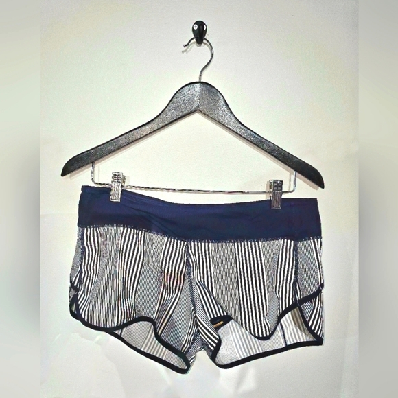 Lululemom ATHELTIC Shorts Size 8 - Picture 1 of 4